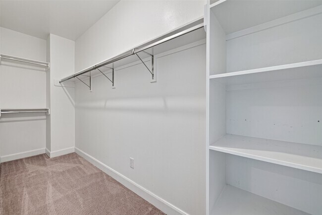 Building Photo - 2812 Grand Fountains Dr