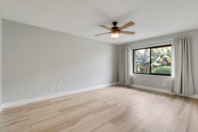 Building Photo - 148 Moccasin Trail S