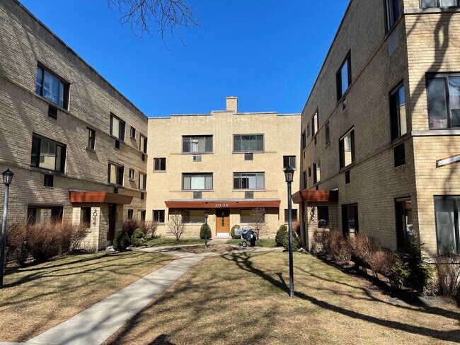 Primary Photo - 2044 W Jarvis Ave