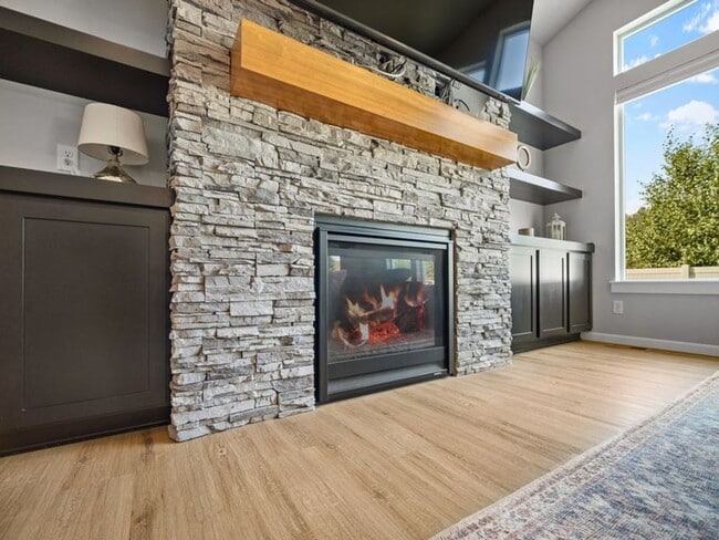 Building Photo - Fully Furnished Luxury 3-Bed, 2-Bath Home ...