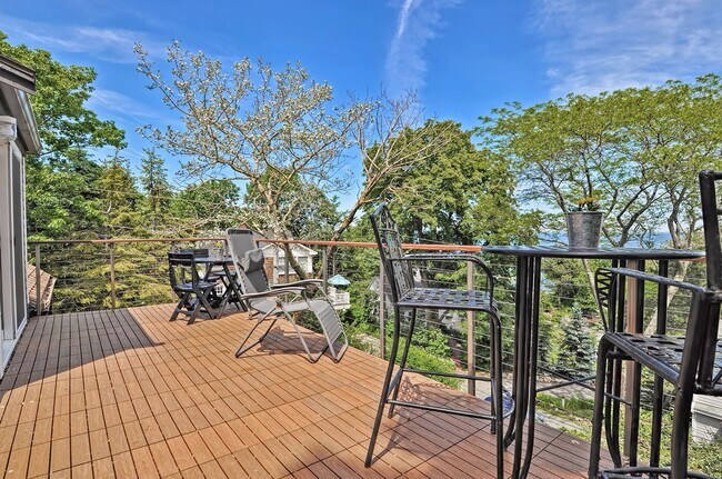 Building Photo - Granite Pier