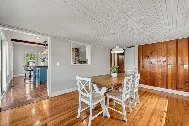 Building Photo - 801 NW C St