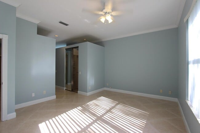 Building Photo - 240 Sussex Cir