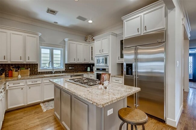 Building Photo - 1450 Lawrence St