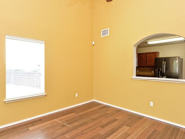 Building Photo - Spacious 2 story with cul-de-sac location