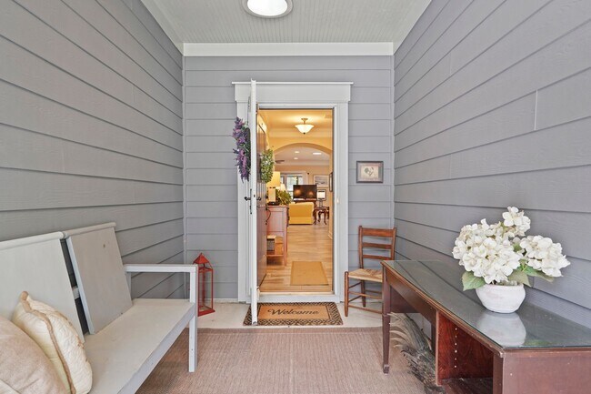 Building Photo - 10 Chicory Ct