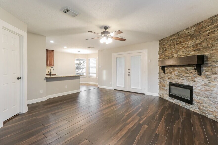 Building Photo - 18400 Sunrise Pines Dr