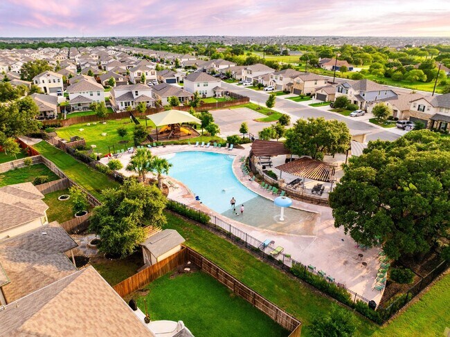 Building Photo - Rental Home w/ a POOL!!!