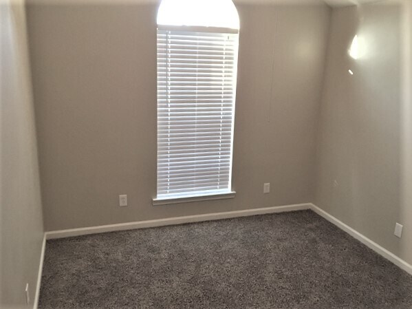Building Photo - 155 Brianna Cir