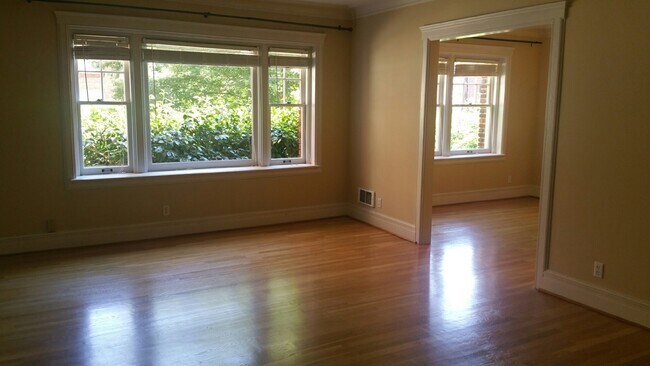 Primary Photo - 120 W Highland Dr