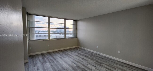 Building Photo - 18021 Biscayne Blvd