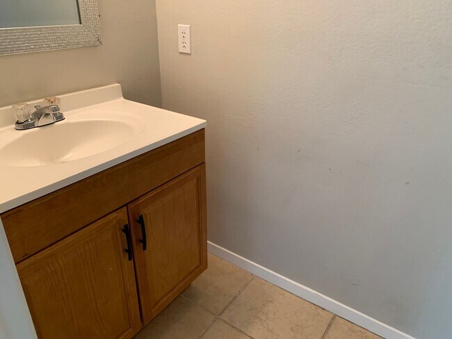 Building Photo - Great Floor Plan