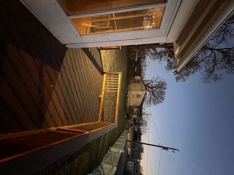 Building Photo - 1152 W High St