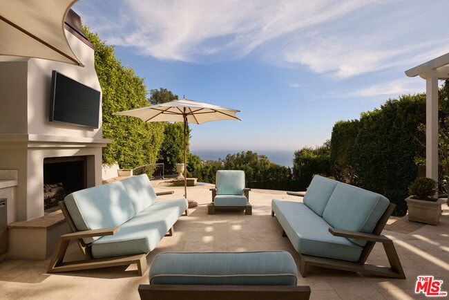 Building Photo - 541 Paseo Miramar