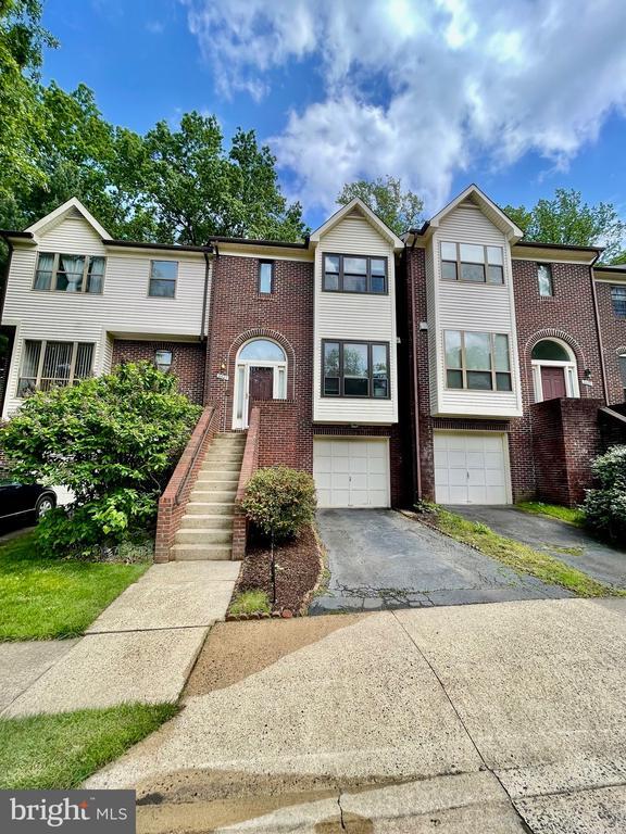 Building Photo - 6627 Westbury Oaks Ct