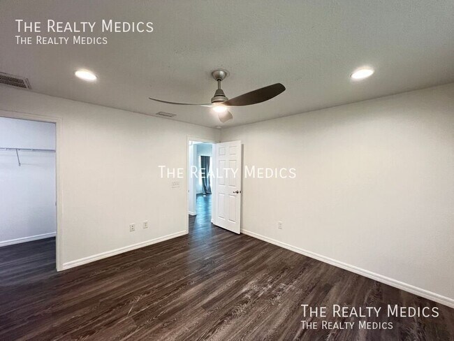 Building Photo - 125 Fisher Ct