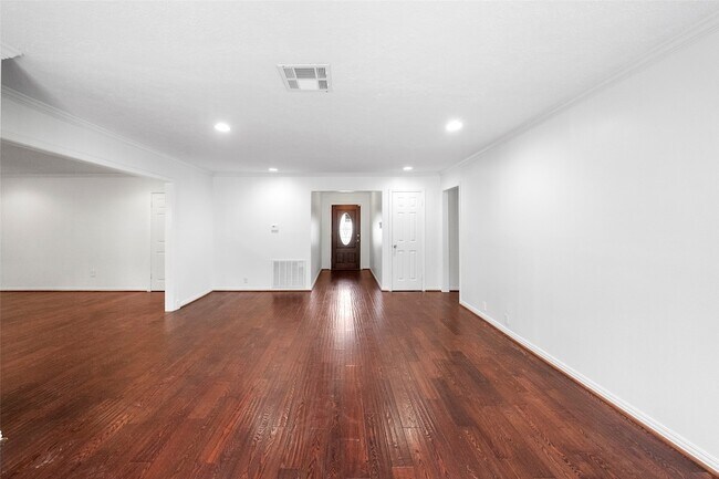 Building Photo - 2226 Droxford Dr