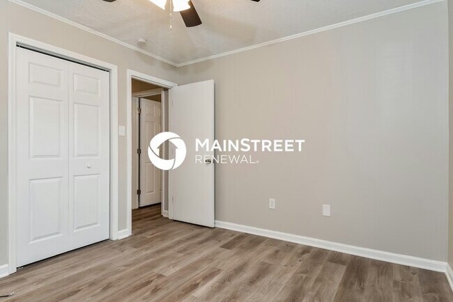 Building Photo - 3 Bedroom Pet-Friendly Home in GREENSBORO,...