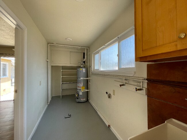 Building Photo - 352 Carpenteria Rd