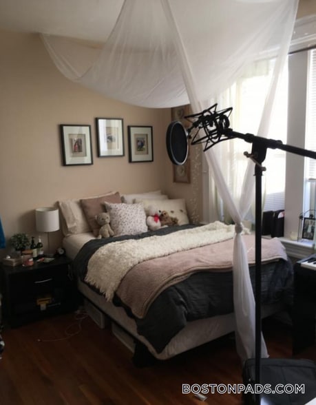 Building Photo - 55 Park Dr