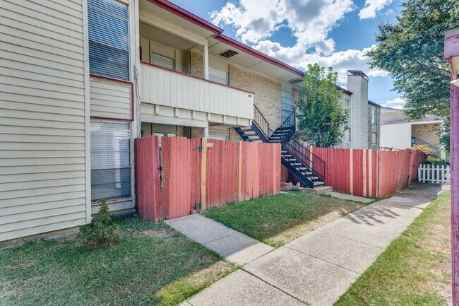 Primary Photo - 919 S Weatherred Dr