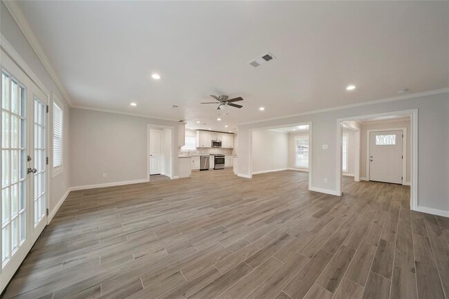Building Photo - 10311 Londonderry Dr
