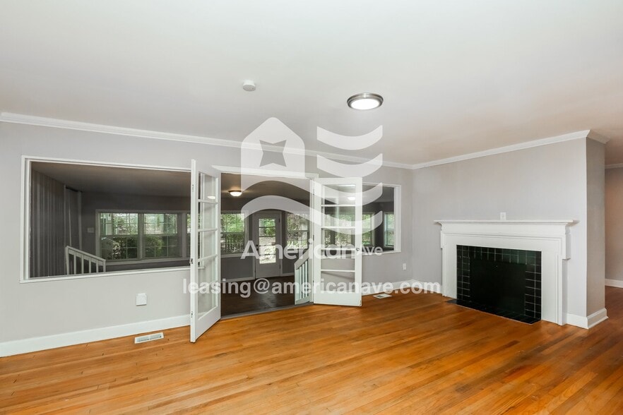 Building Photo - 514 Naples Rd