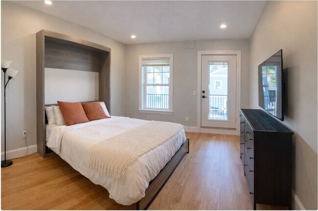 Building Photo - 33 Boardman St