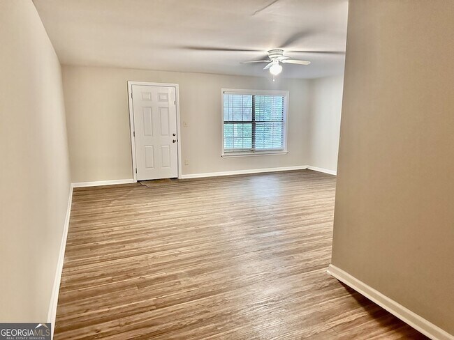 Building Photo - 2290 Fairways Ct