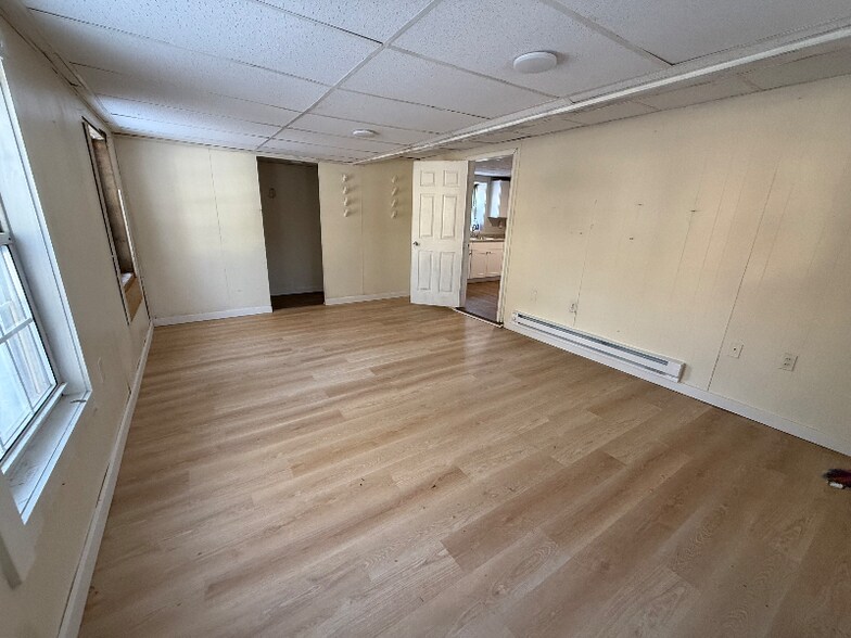 Building Photo - 3121 Oak Grove Dr