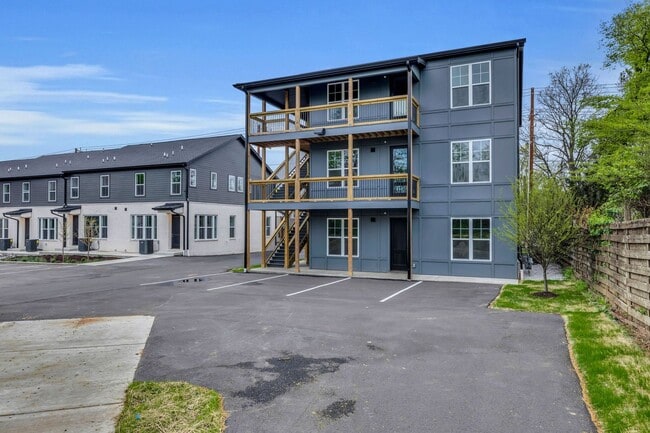 Building Photo - 423C Veritas St