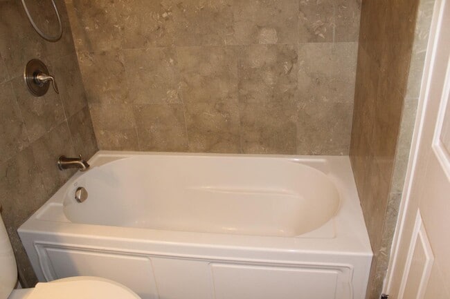 Building Photo - 1376 Bouret Dr