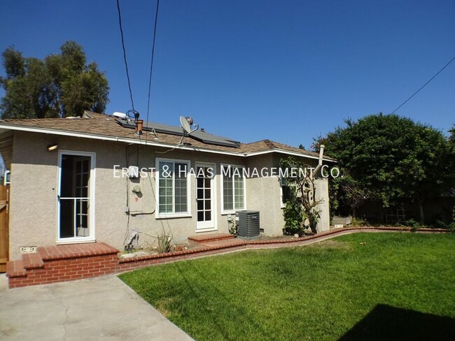 Building Photo - Wonderful 3 Bedroom with Complete Solar Sy...