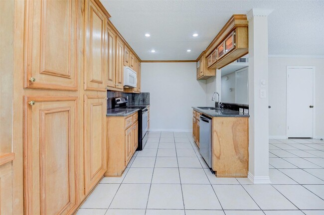 Building Photo - 12028 Mighty Oak Dr