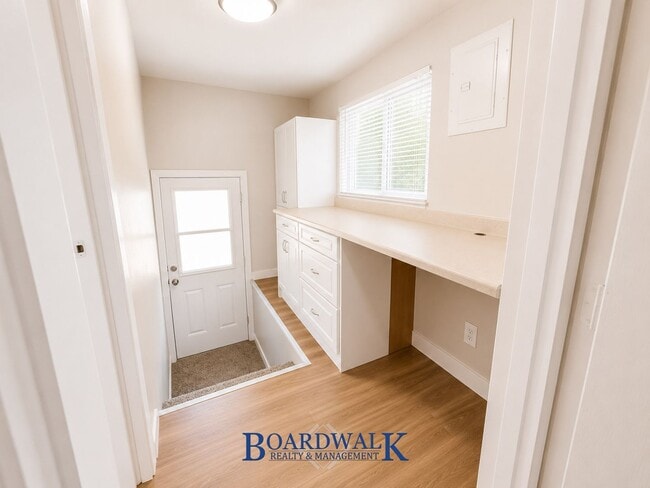 Building Photo - Beautiful 4 Bed 2 Bath SLC home!