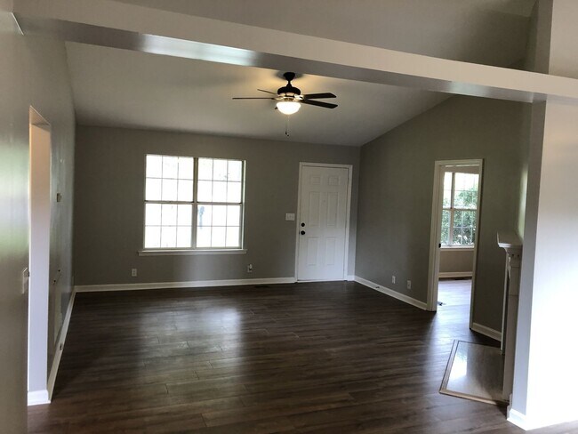 Building Photo - Charming 3BR Home with Spacious Yard in the Heart of Mount Juliet