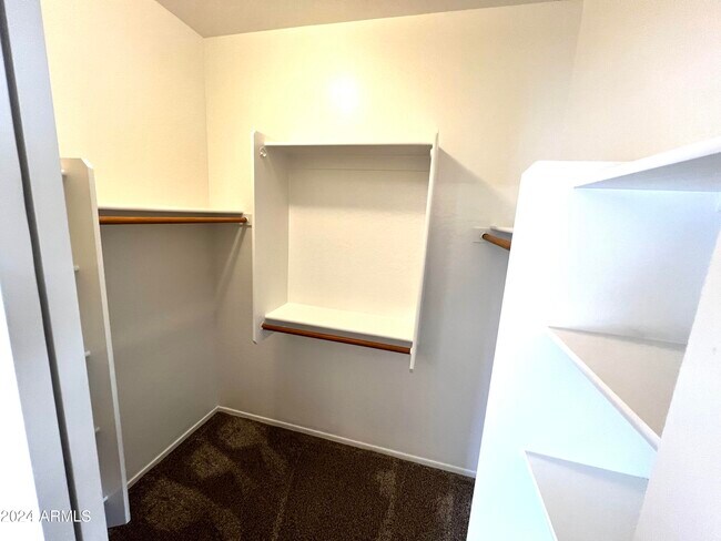 Building Photo - 3464 E Thornton Ave