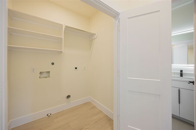 Building Photo - 7127 England St