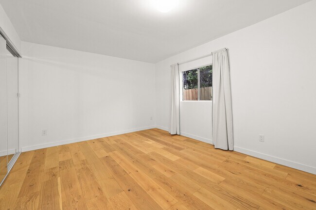 Building Photo - 3448 Casitas Ave