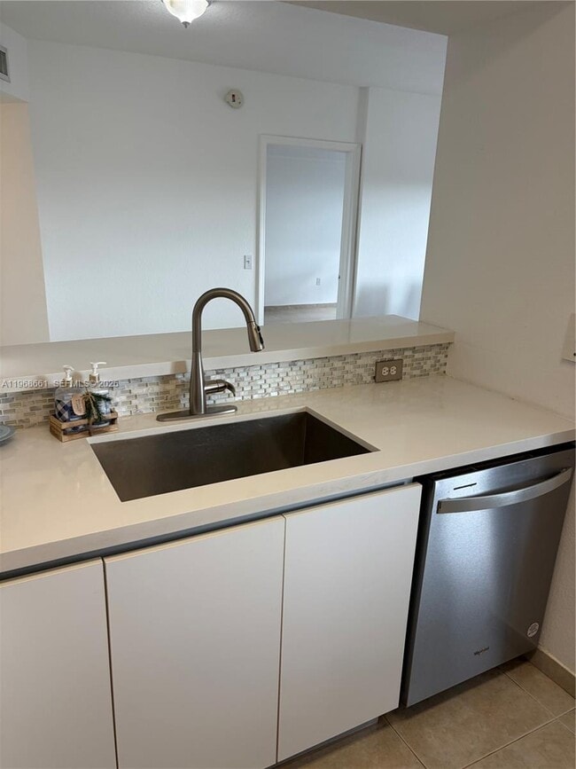 Building Photo - 9300 Fontainebleau Blvd