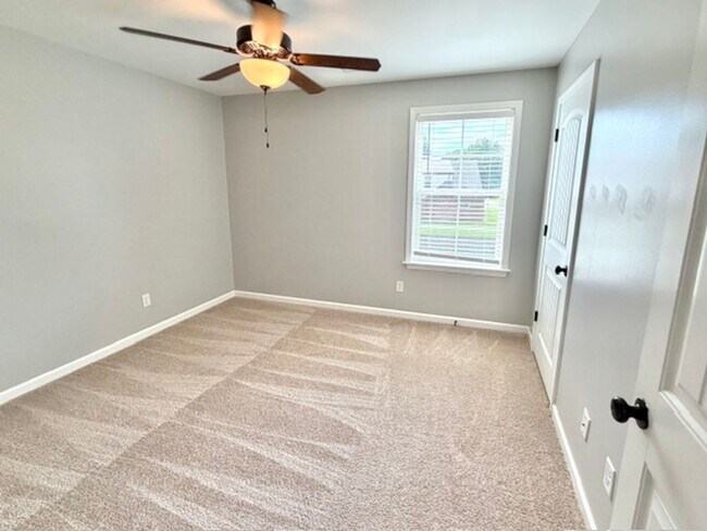 Building Photo - 82 Clear Springs Dr