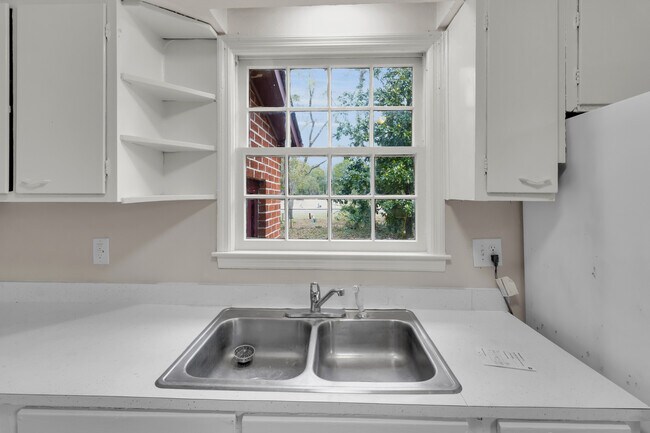 Building Photo - 1508 Beaufort St