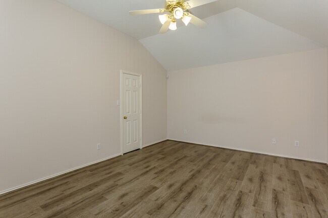 Building Photo - 21915 Rivergate Ct