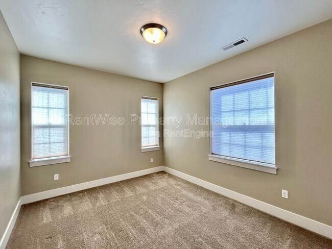 Building Photo - 3712 S Caddis Pl