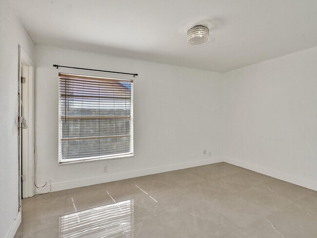 Building Photo - 1257 NW 91st Ave