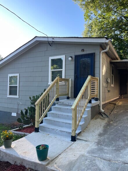 Primary Photo - 1627 Mary George Ave NW