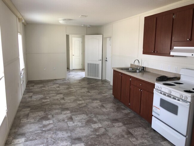 Primary Photo - 2992 Southwind