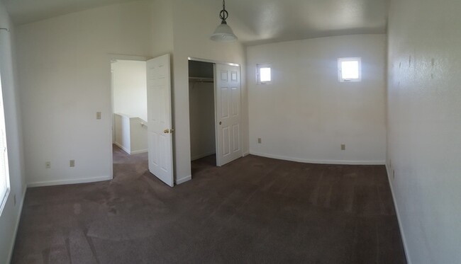 Building Photo - 2 bedroom 1.5 bath Home for Rent, Great Sp...