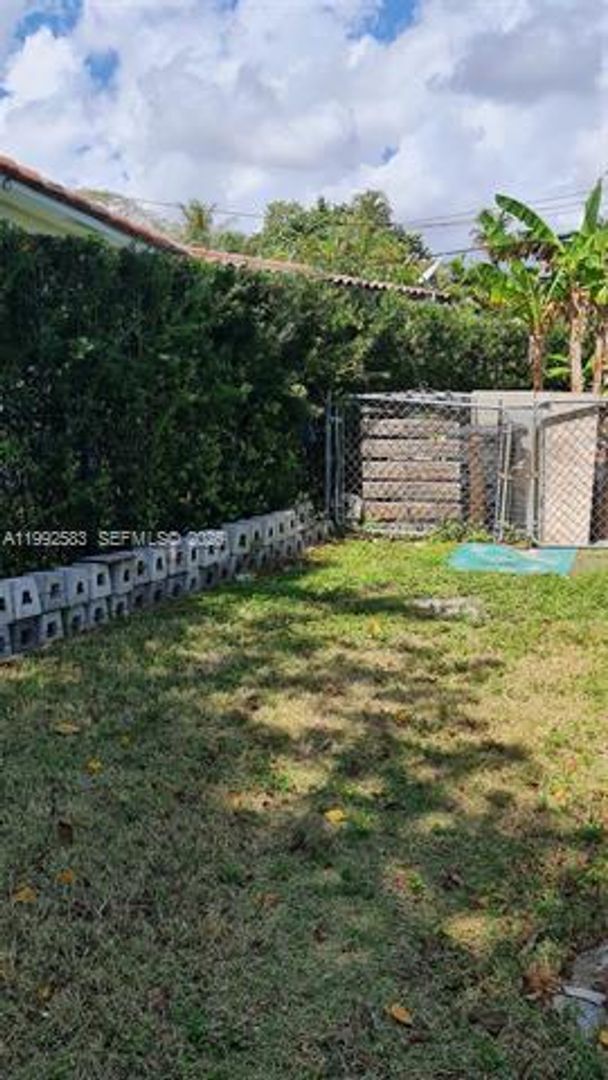 Building Photo - 6130 SW 64th Ave