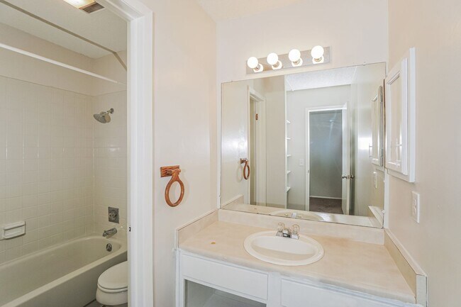 Building Photo - Recently updated-4 Bedroom house located about 11  miles from Randolph Air Force Base